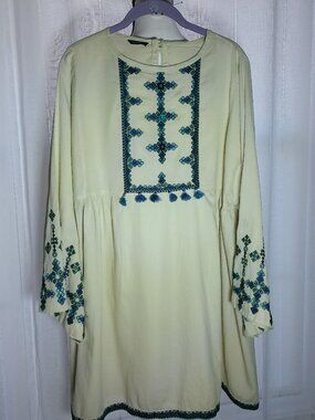 SAPPHIRE Long Sleeves Scoop Neck Dbl Button Back Cream w/Blue Embroidery Tunic M